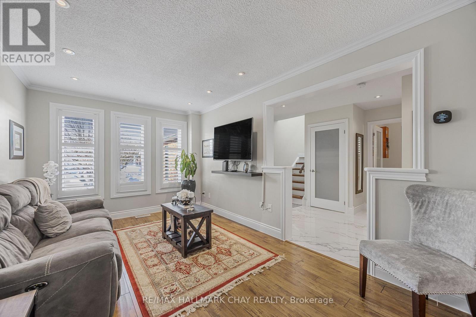 7 Ryan Court, Barrie, Ontario  L4M 6N7 - Photo 7 - S12212803