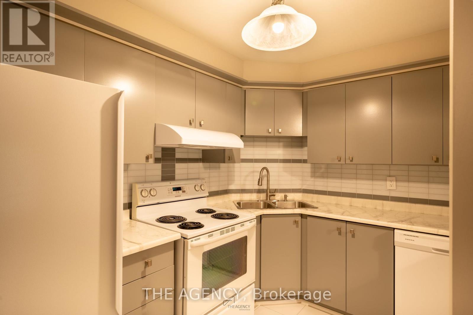 202 - 25 Meadow Lane, Barrie, Ontario  L4N 7K2 - Photo 10 - S12212826