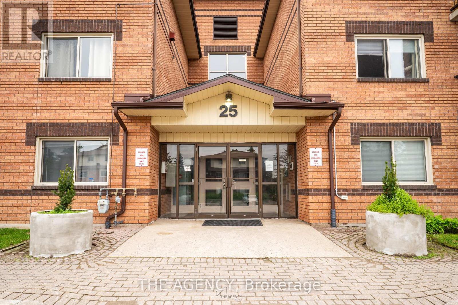 202 - 25 Meadow Lane, Barrie, Ontario  L4N 7K2 - Photo 2 - S12212826
