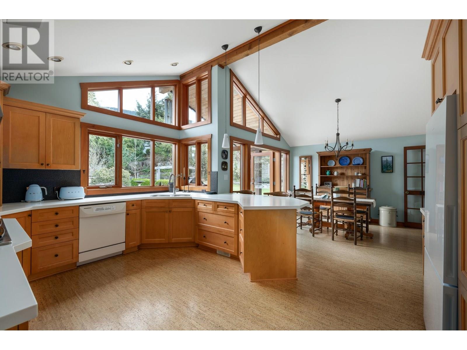986 Tudor Avenue, North Vancouver, British Columbia  V7R 1X7 - Photo 10 - R3014174
