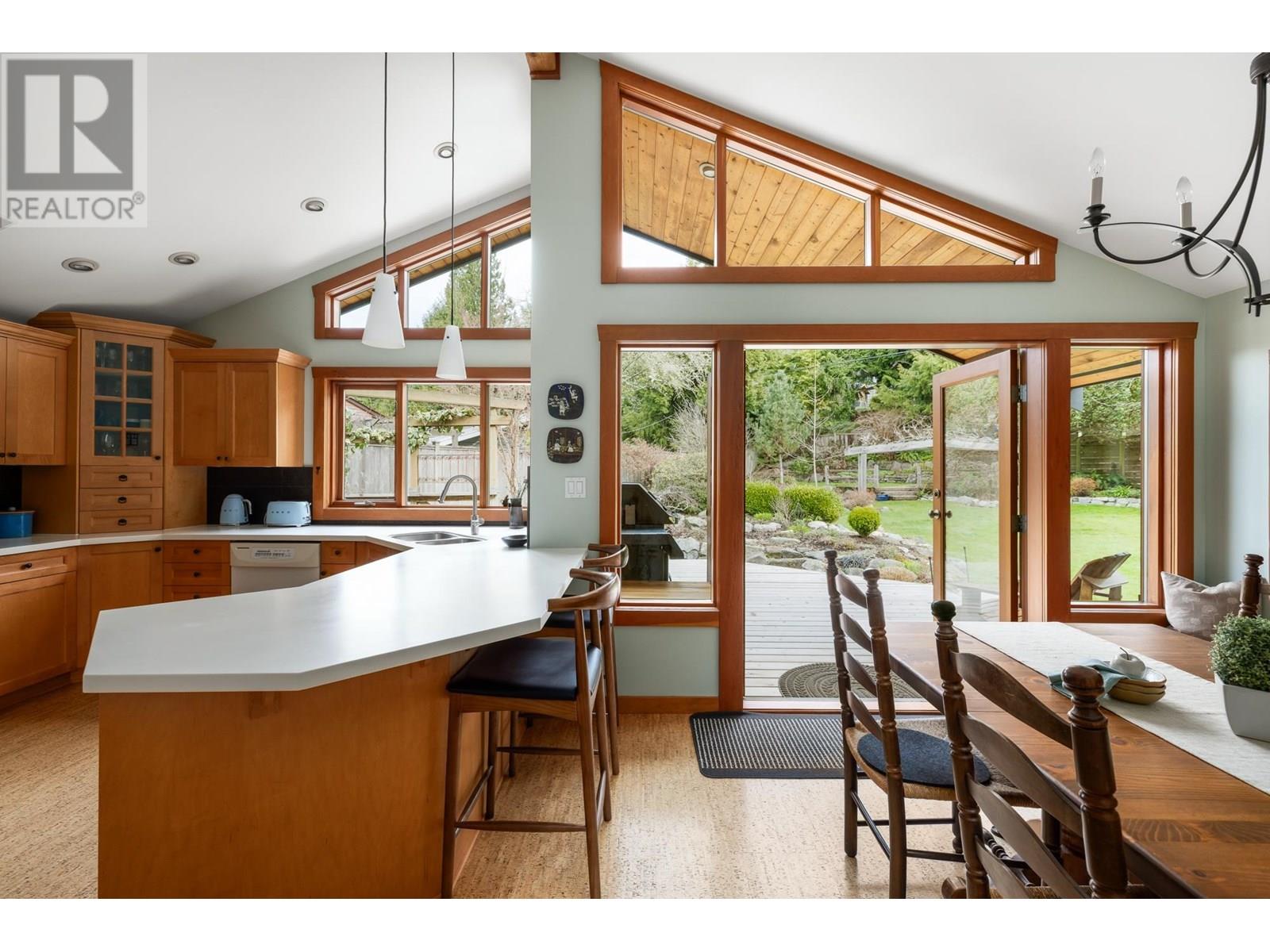 986 Tudor Avenue, North Vancouver, British Columbia  V7R 1X7 - Photo 13 - R3014174