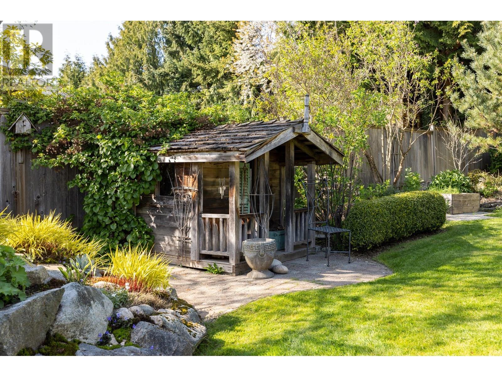 986 Tudor Avenue, North Vancouver, British Columbia  V7R 1X7 - Photo 18 - R3014174