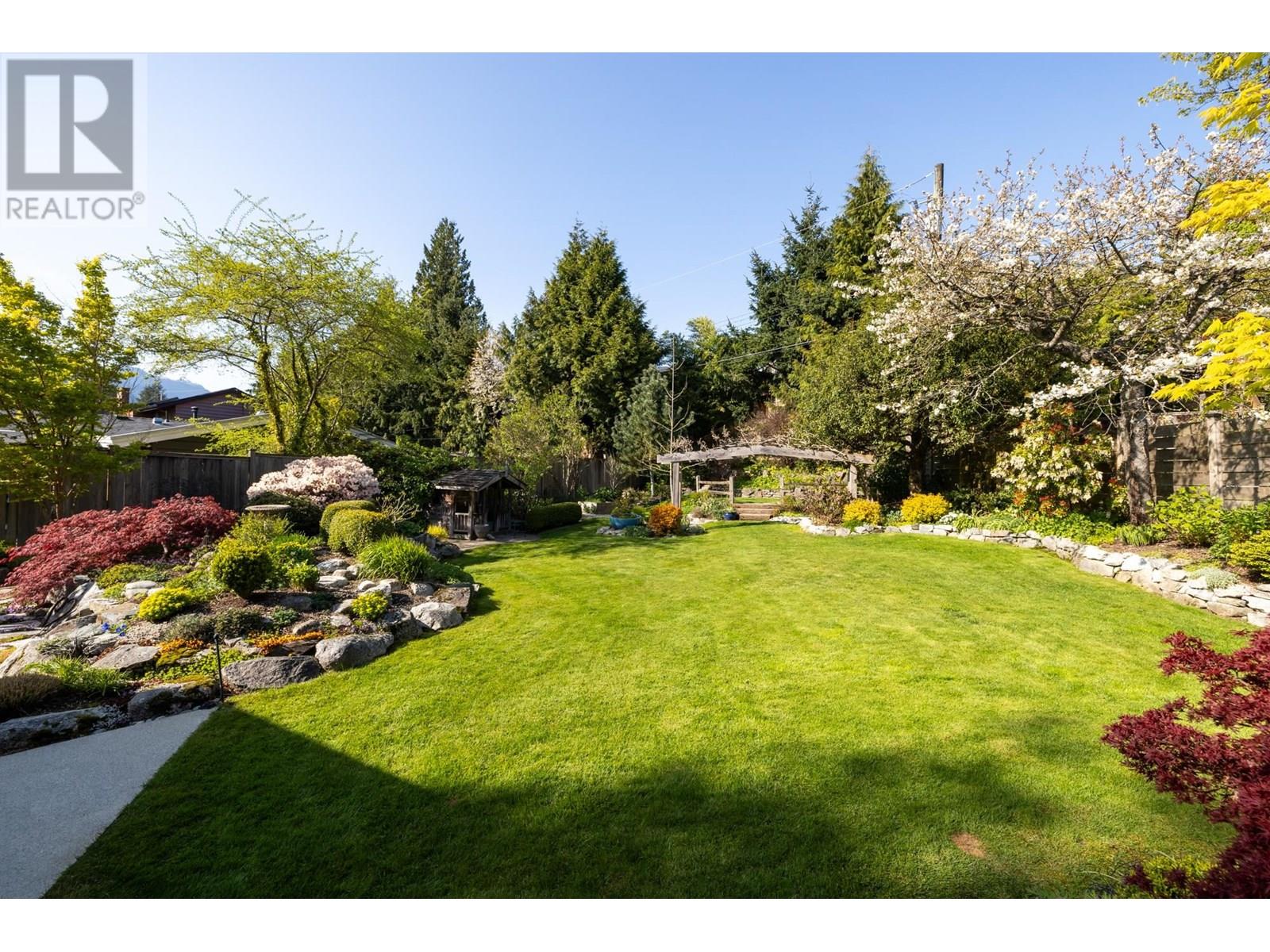 986 Tudor Avenue, North Vancouver, British Columbia  V7R 1X7 - Photo 22 - R3014174