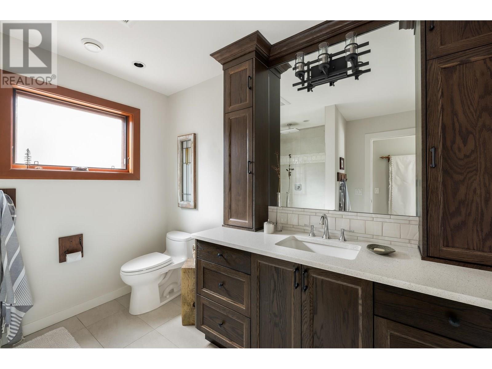986 Tudor Avenue, North Vancouver, British Columbia  V7R 1X7 - Photo 30 - R3014174