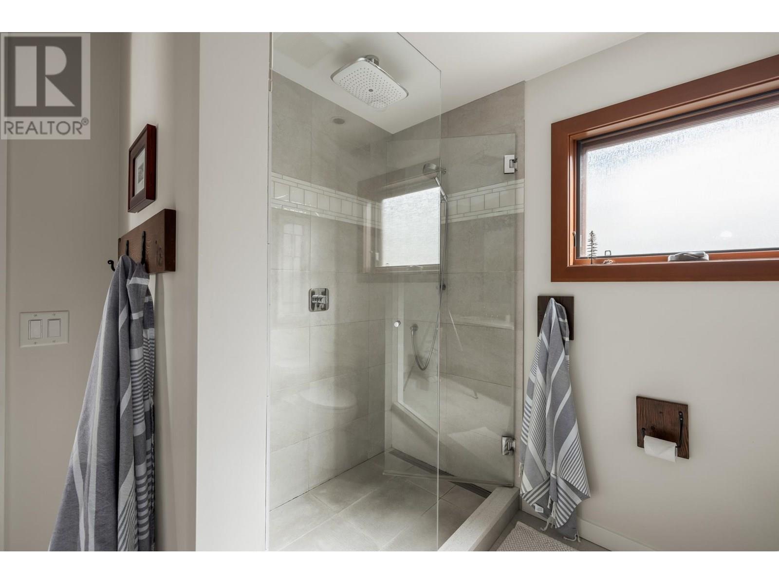 986 Tudor Avenue, North Vancouver, British Columbia  V7R 1X7 - Photo 31 - R3014174