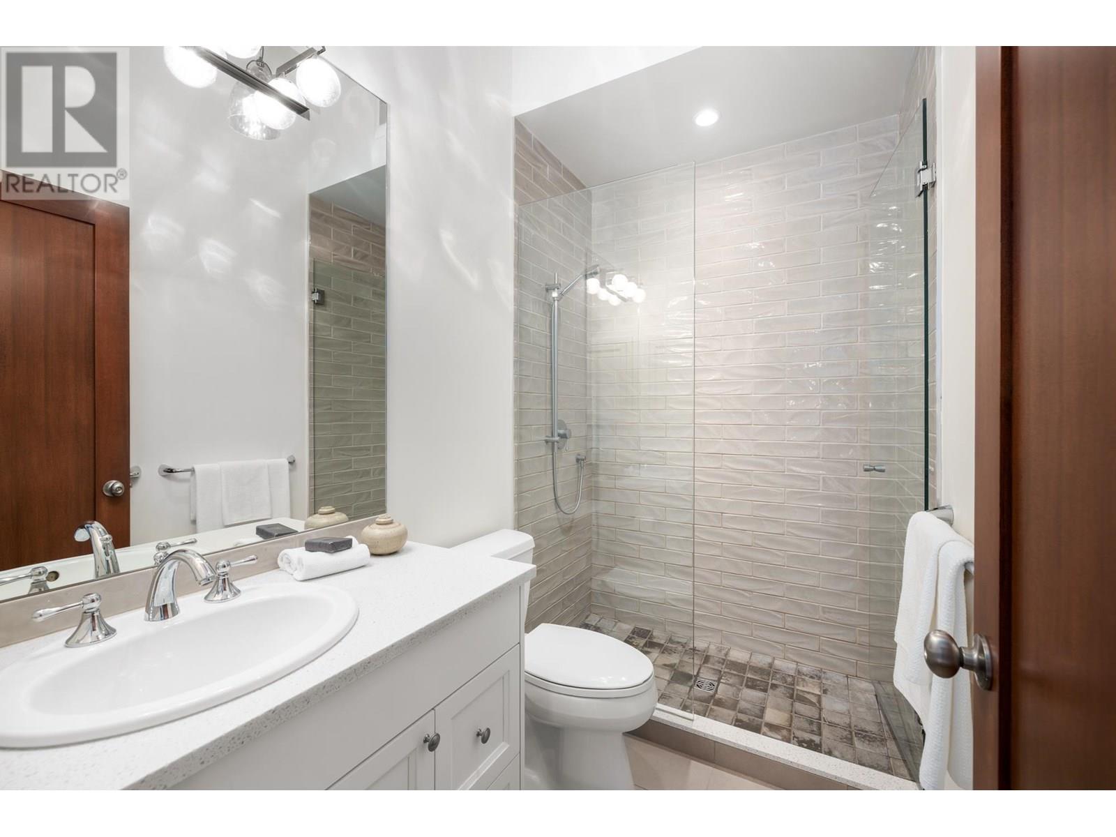 986 Tudor Avenue, North Vancouver, British Columbia  V7R 1X7 - Photo 37 - R3014174