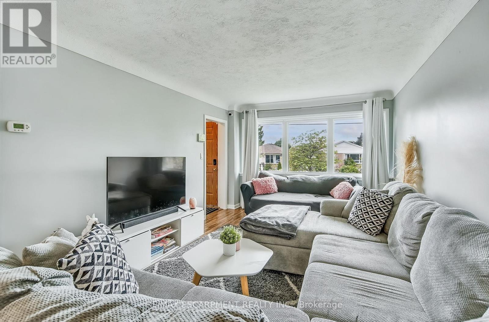 379 East 18th Street, Hamilton, Ontario  L9A 4P7 - Photo 8 - X12212668