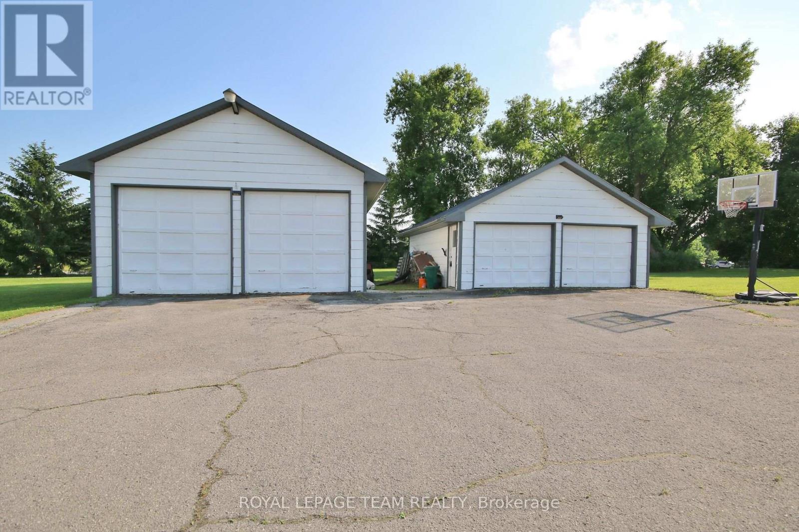 1456 Meadow Drive, Ottawa, Ontario  K4P 1B1 - Photo 4 - X12190204