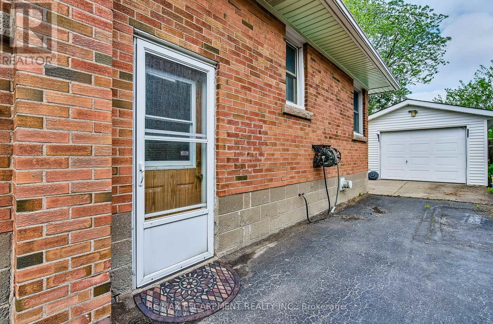379 East 18th Street, Hamilton, Ontario  L9A 4P7 - Photo 38 - X12212668