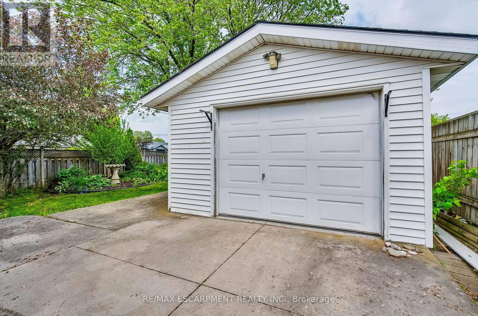 379 East 18th Street, Hamilton, Ontario  L9A 4P7 - Photo 39 - X12212668