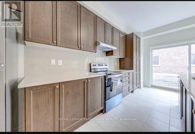 1213 Drinkle Crescent, Oshawa, Ontario  L1K 3G8 - Photo 3 - E12210326