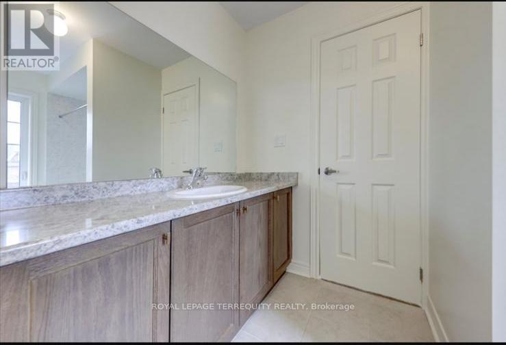 1213 Drinkle Crescent, Oshawa, Ontario  L1K 3G8 - Photo 11 - E12210326