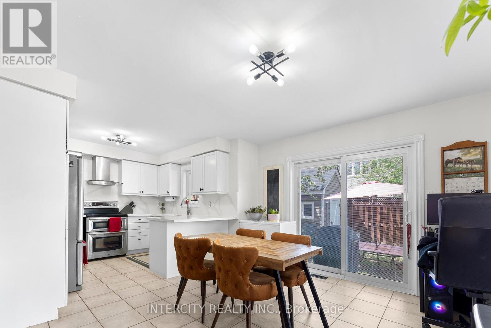 5409 Duchess Court, Burlington, Ontario  L7L 6Z4 - Photo 6 - W12212121