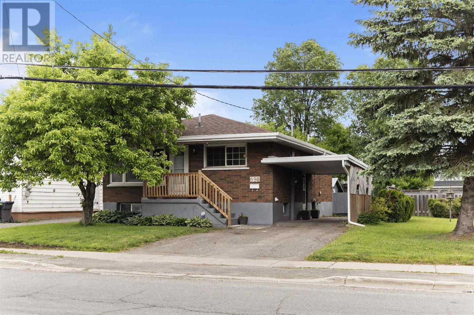 698 Wellington ST W, saut ste. marie, Ontario