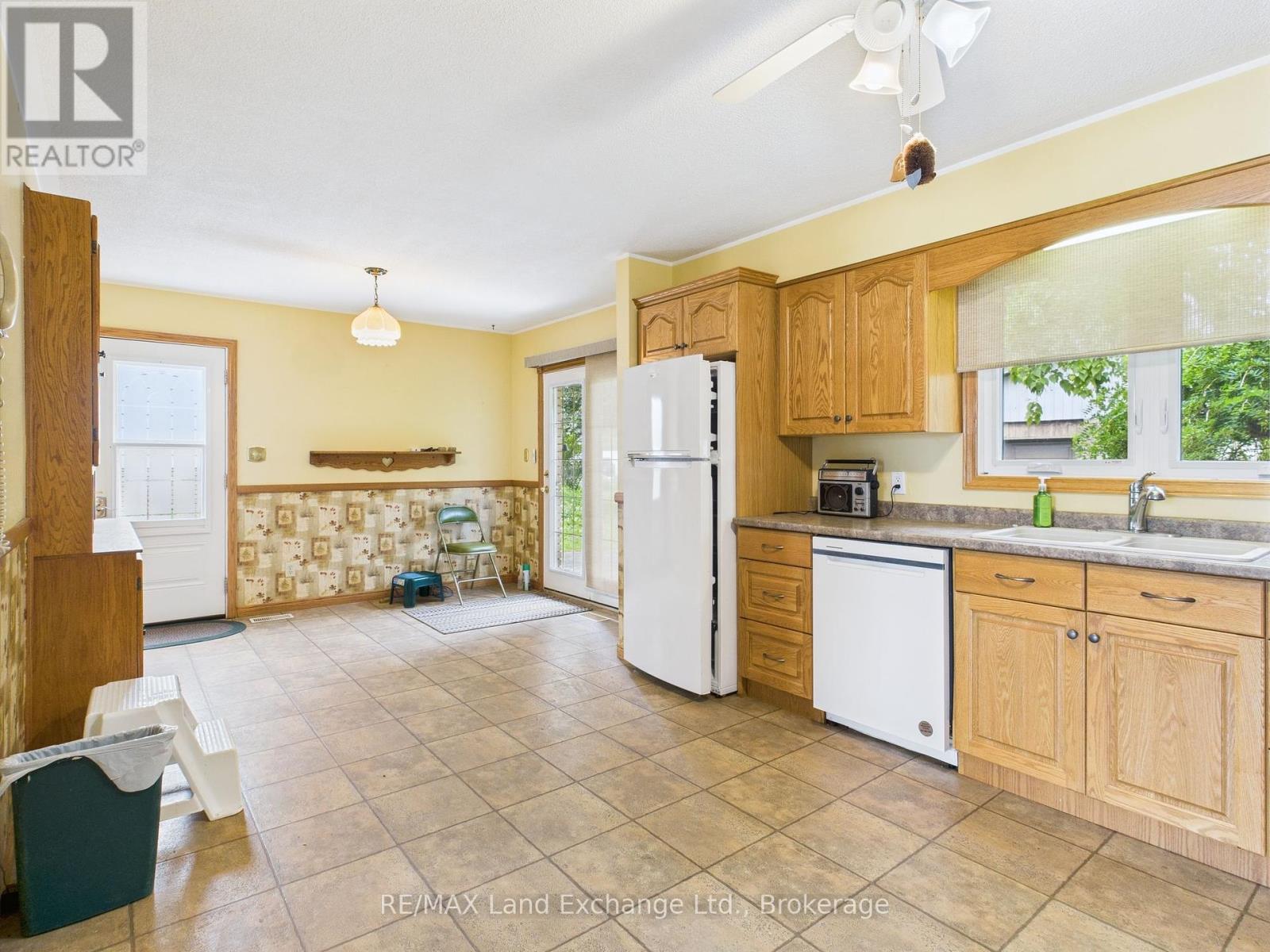 5 William Street, Huron-Kinloss, Ontario N0G 2R0 - Photo 10 - X12212957