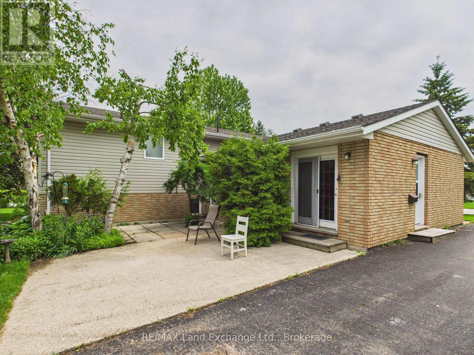 5 William Street, Huron-Kinloss, Ontario N0G 2R0 - Photo 3 - X12212957