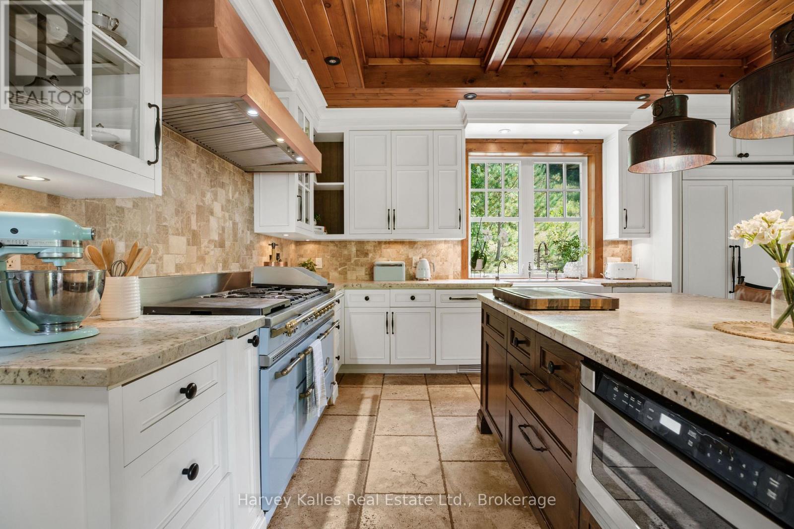 1074 Tally Ho Winter Park Road, Lake Of Bays, Ontario  P1H 2J6 - Photo 10 - X12212959