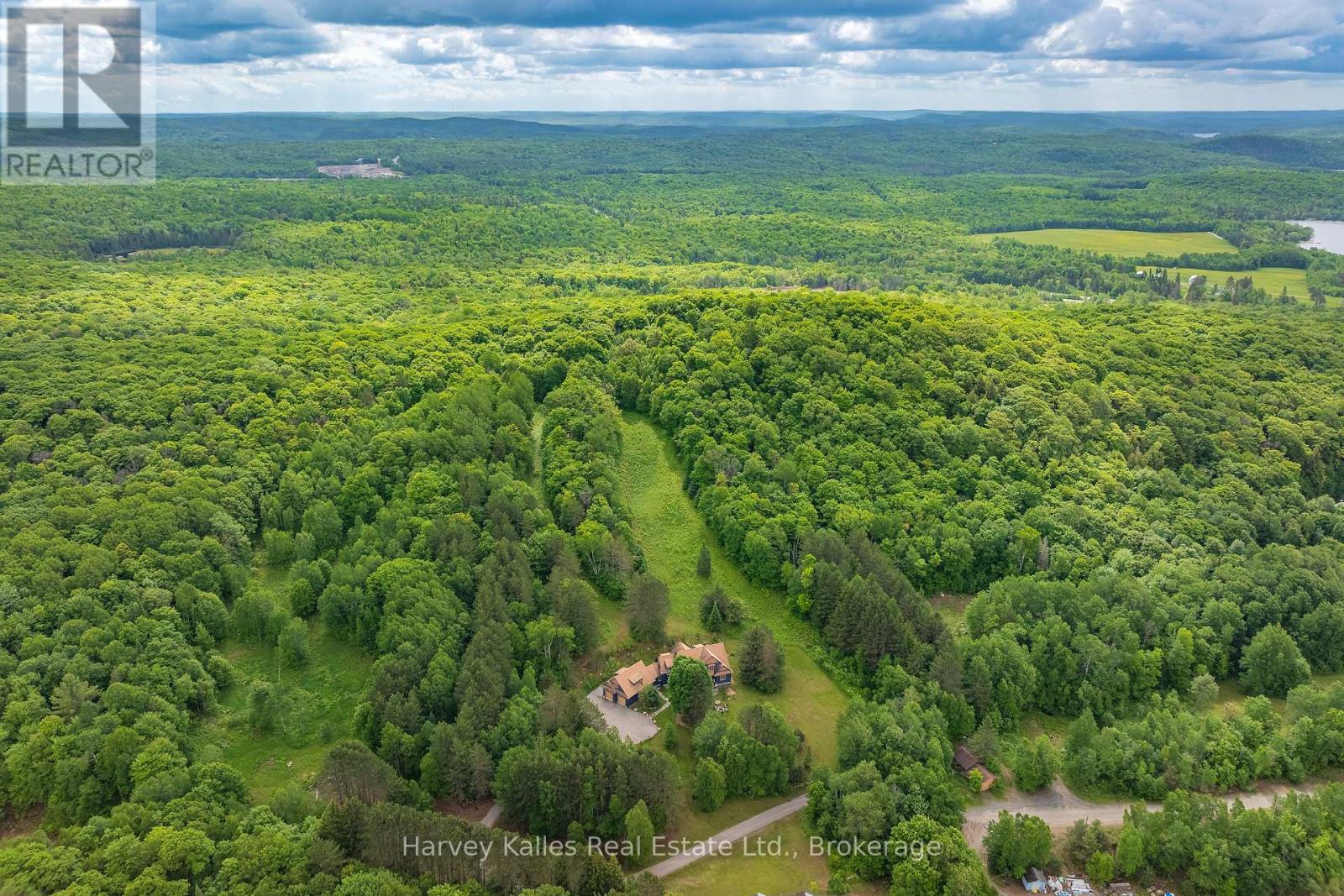 1074 Tally Ho Winter Park Road, Lake Of Bays, Ontario  P1H 2J6 - Photo 5 - X12212959