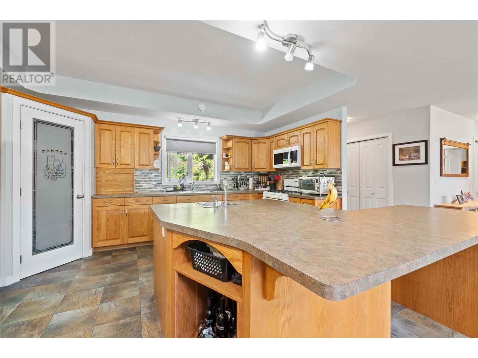 2524 Blind Bay Road, Blind Bay, British Columbia  V0E 1H1 - Photo 17 - 10349383
