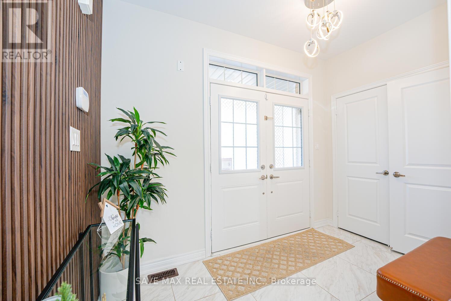 22 Fruitvale Circle, Brampton, Ontario  L7A 5B8 - Photo 5 - W12211258