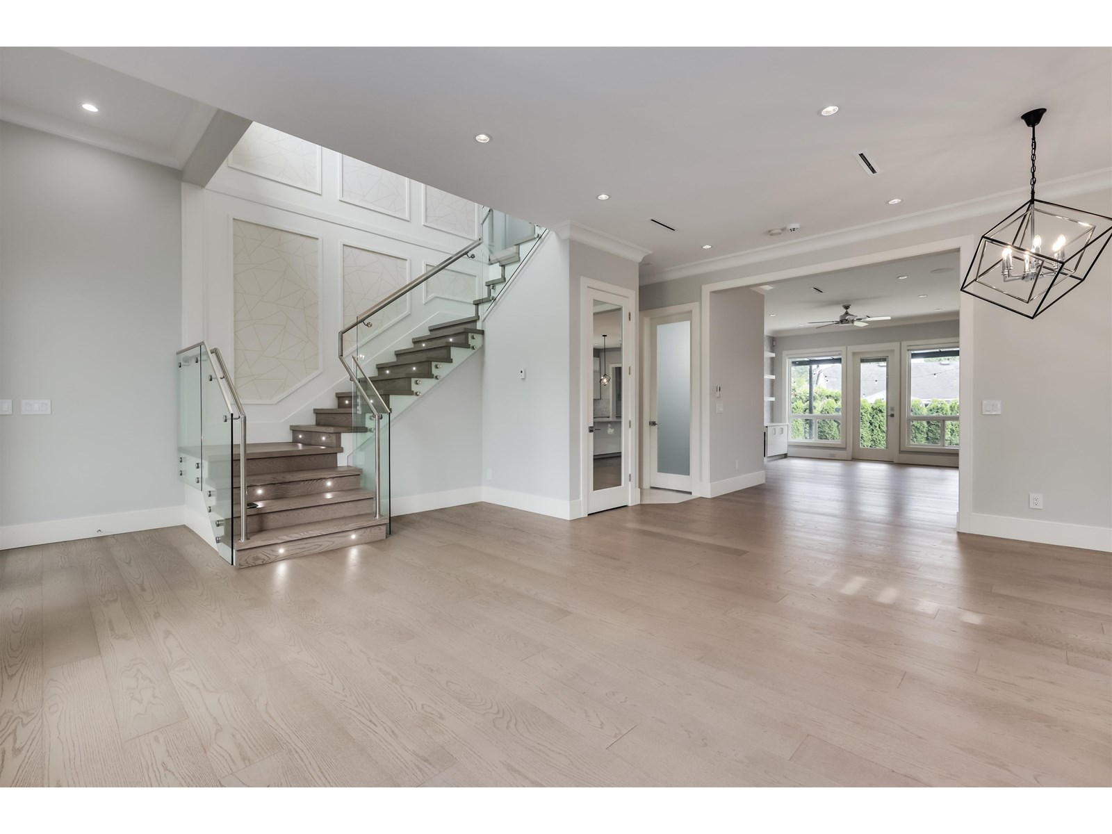 15632 Bowler Place, Surrey, British Columbia  V4A 9G7 - Photo 4 - R3014229
