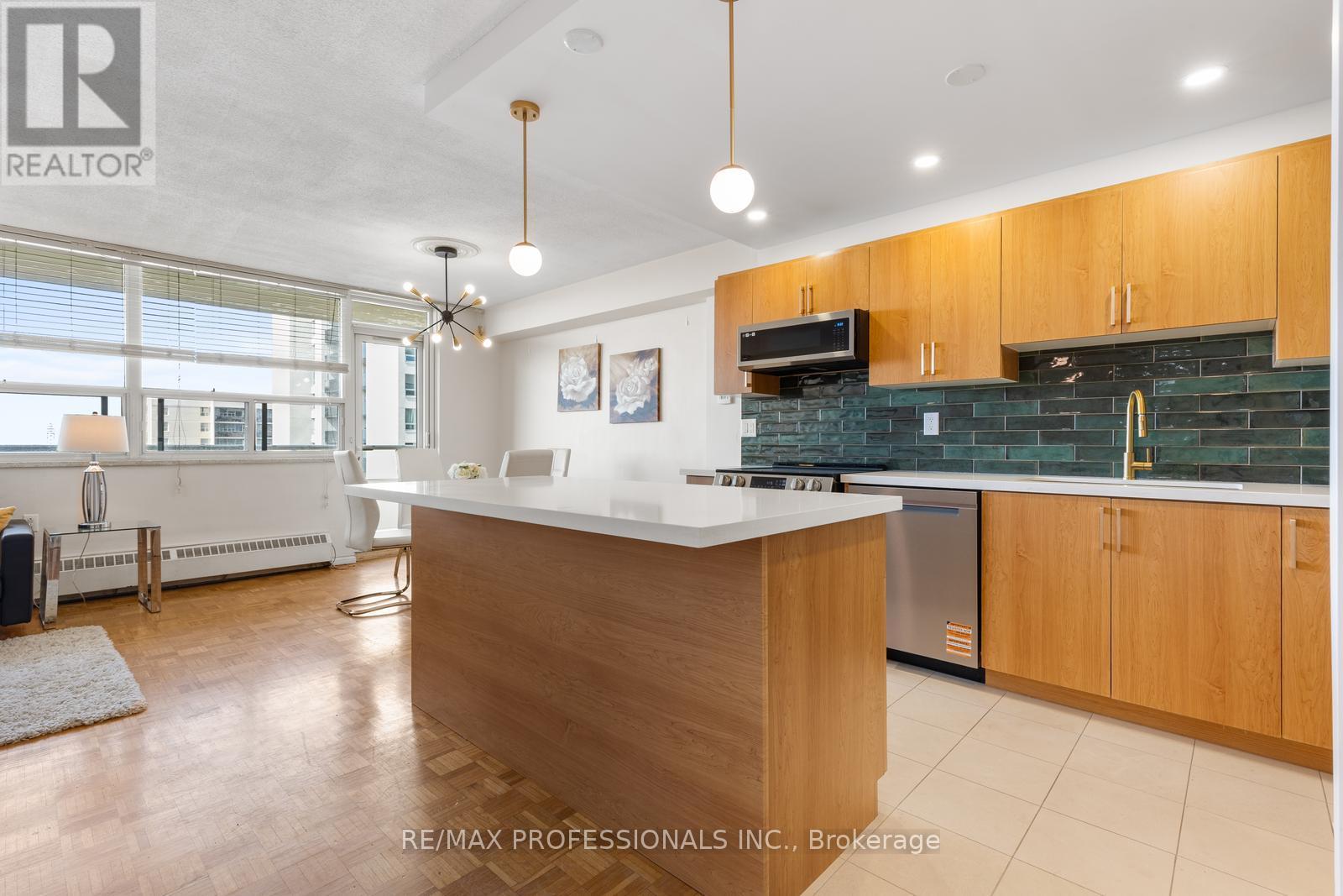 2107 - 360 Ridelle Avenue, Toronto (Briar Hill-Belgravia), Ontario  M6B 1K1 - Photo 8 - W12212703