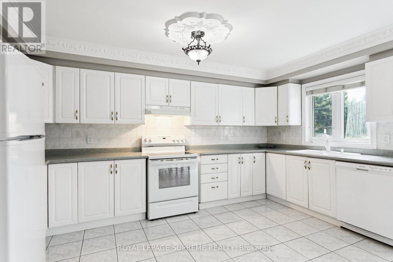 26 Guestville Avenue, Toronto (Rockcliffe-Smythe), Ontario  M6N 4N2 - Photo 18 - W12212735