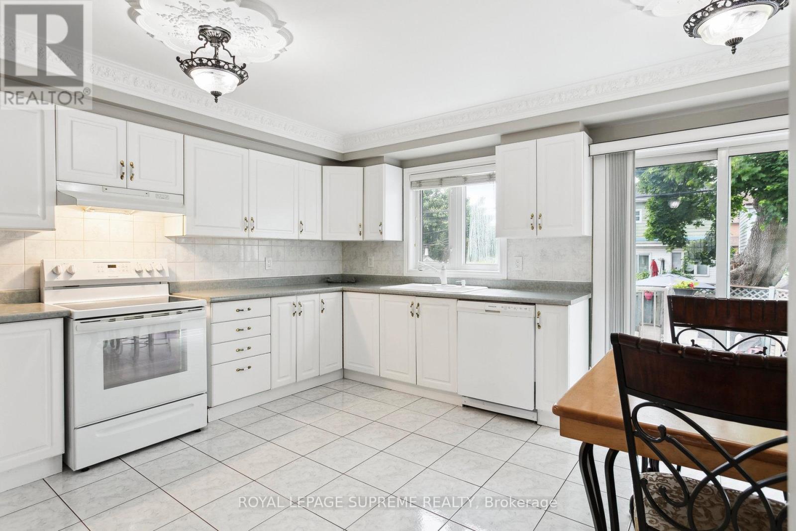 26 Guestville Avenue, Toronto (Rockcliffe-Smythe), Ontario  M6N 4N2 - Photo 19 - W12212735