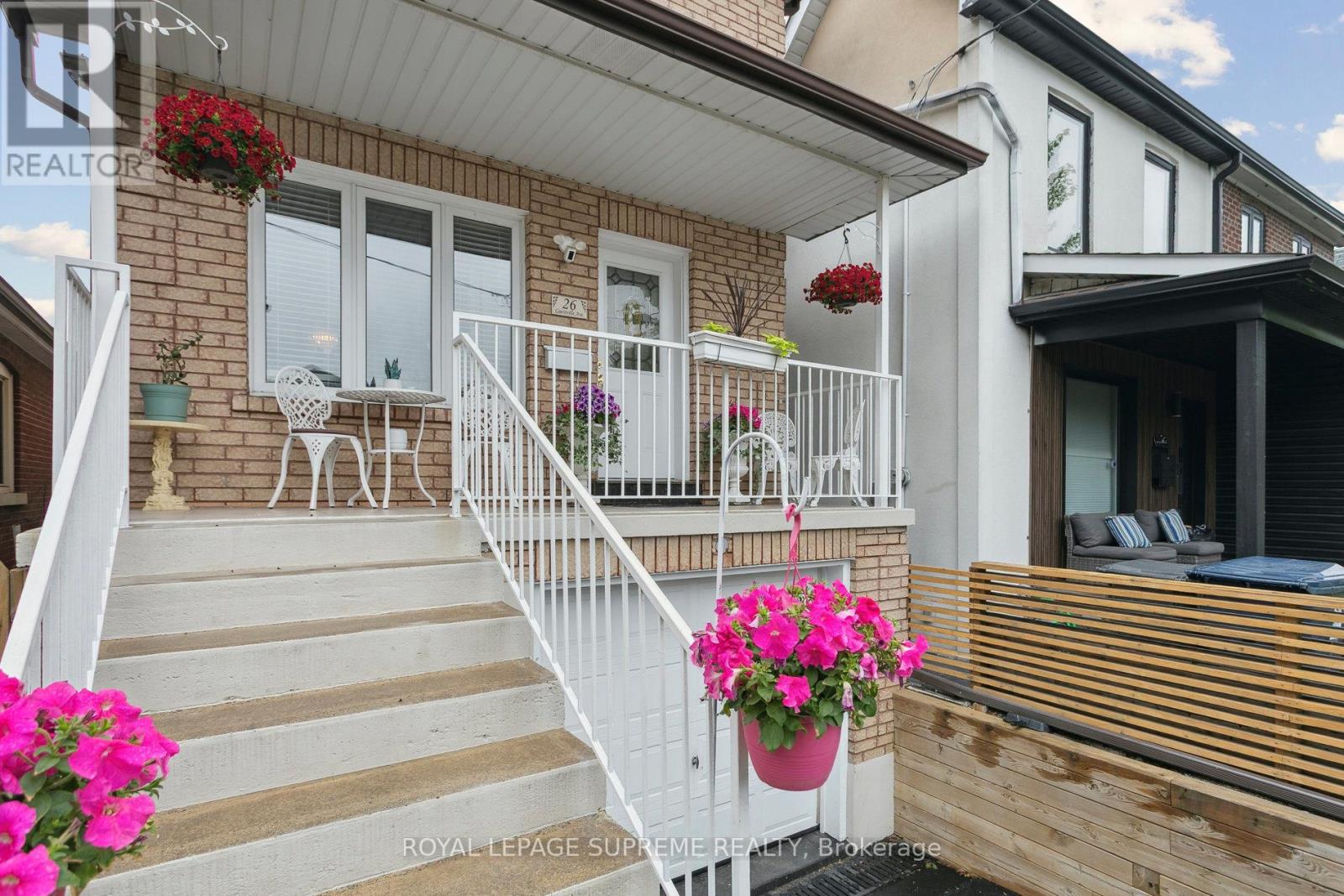 26 Guestville Avenue, Toronto (Rockcliffe-Smythe), Ontario  M6N 4N2 - Photo 3 - W12212735