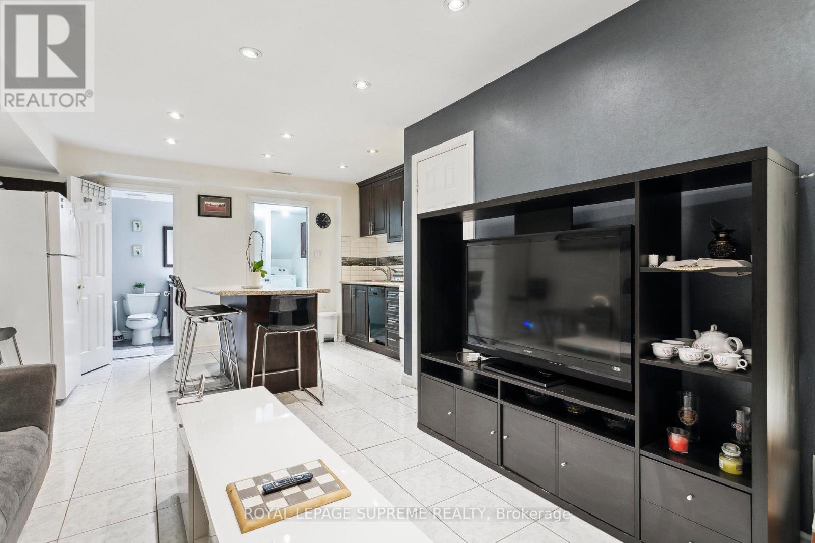 26 Guestville Avenue, Toronto (Rockcliffe-Smythe), Ontario  M6N 4N2 - Photo 34 - W12212735