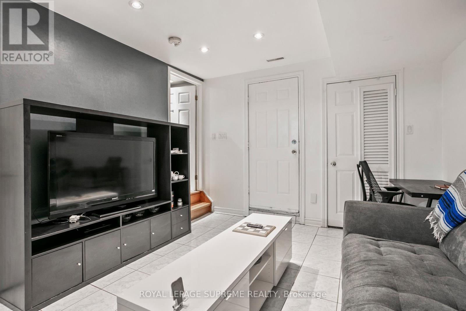 26 Guestville Avenue, Toronto (Rockcliffe-Smythe), Ontario  M6N 4N2 - Photo 35 - W12212735