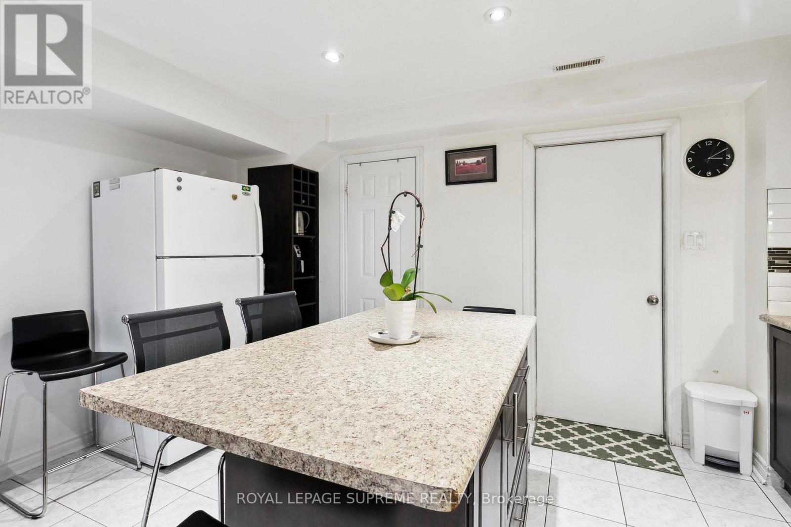 26 Guestville Avenue, Toronto (Rockcliffe-Smythe), Ontario  M6N 4N2 - Photo 38 - W12212735