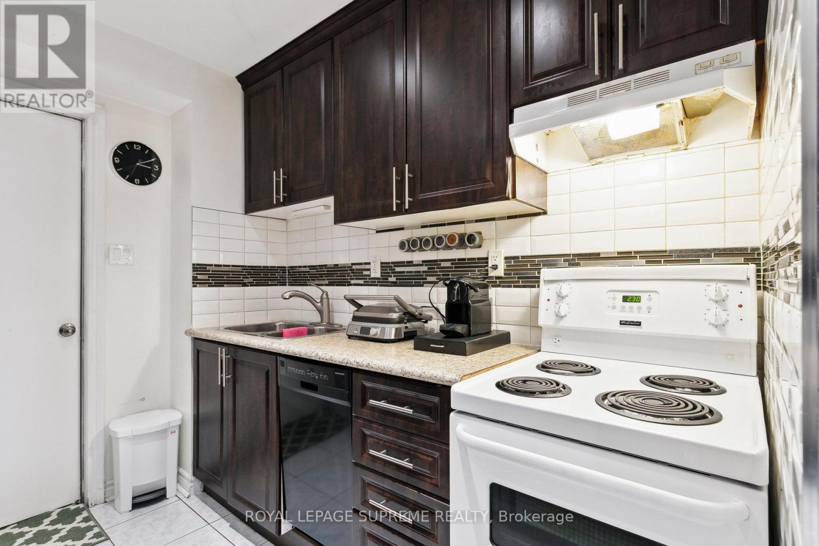 26 Guestville Avenue, Toronto (Rockcliffe-Smythe), Ontario  M6N 4N2 - Photo 39 - W12212735