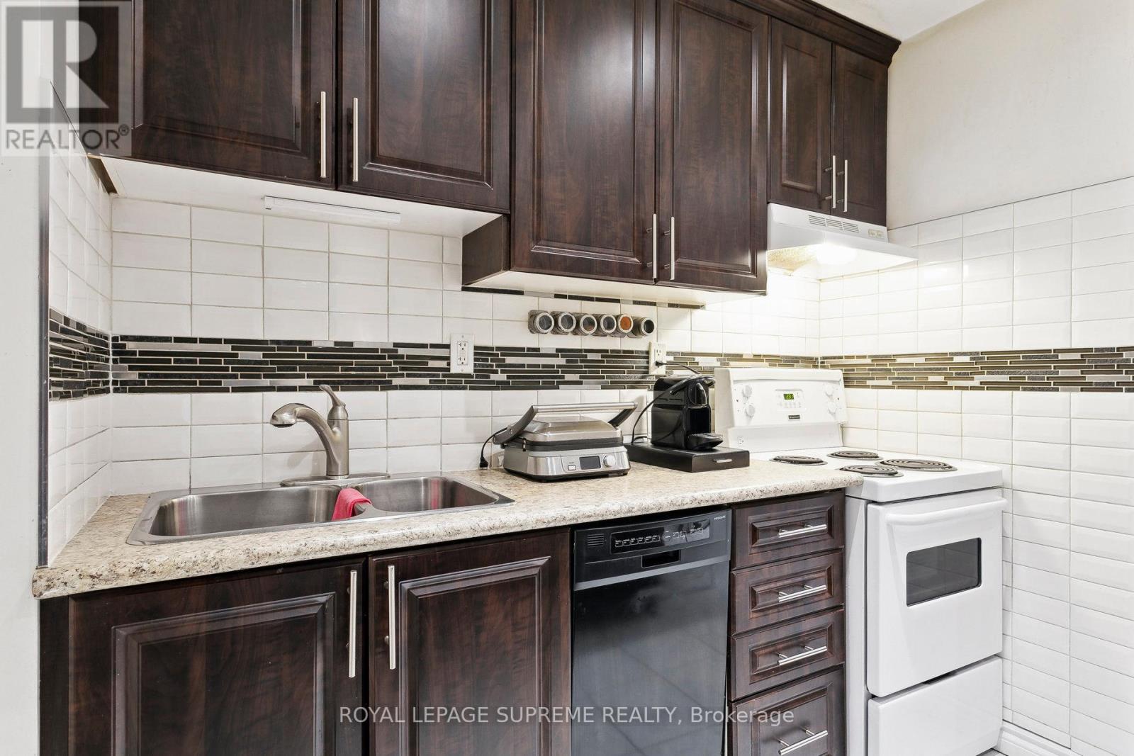 26 Guestville Avenue, Toronto (Rockcliffe-Smythe), Ontario  M6N 4N2 - Photo 40 - W12212735