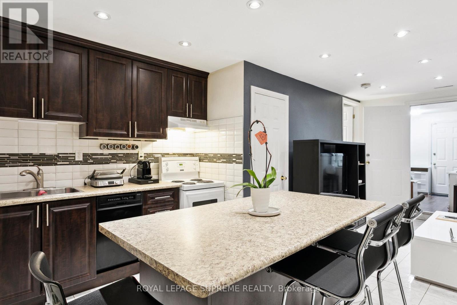 26 Guestville Avenue, Toronto (Rockcliffe-Smythe), Ontario  M6N 4N2 - Photo 41 - W12212735