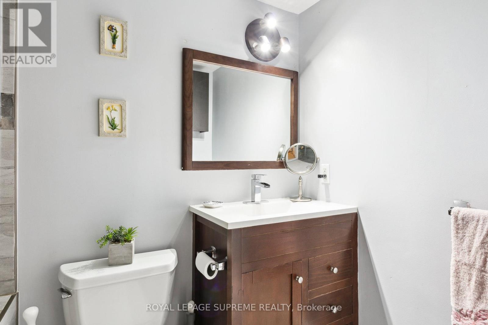 26 Guestville Avenue, Toronto (Rockcliffe-Smythe), Ontario  M6N 4N2 - Photo 44 - W12212735