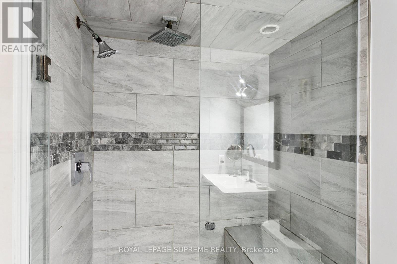26 Guestville Avenue, Toronto (Rockcliffe-Smythe), Ontario  M6N 4N2 - Photo 45 - W12212735