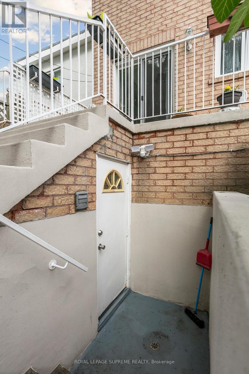 26 Guestville Avenue, Toronto (Rockcliffe-Smythe), Ontario  M6N 4N2 - Photo 47 - W12212735