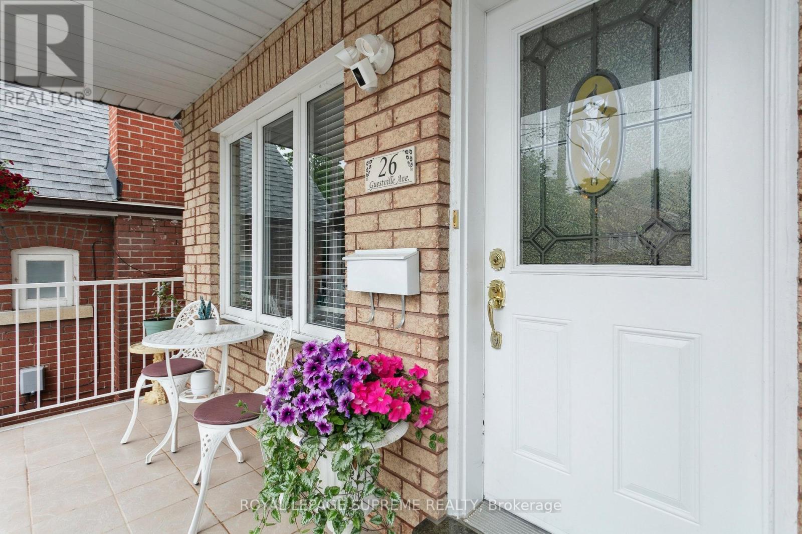 26 Guestville Avenue, Toronto (Rockcliffe-Smythe), Ontario  M6N 4N2 - Photo 5 - W12212735