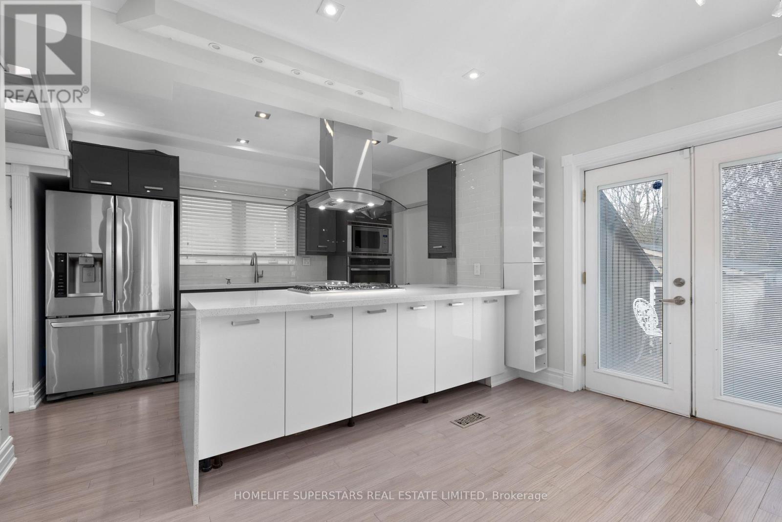5 Aldgate Avenue, Toronto, Ontario  M8Y 3L4 - Photo 15 - W12212750