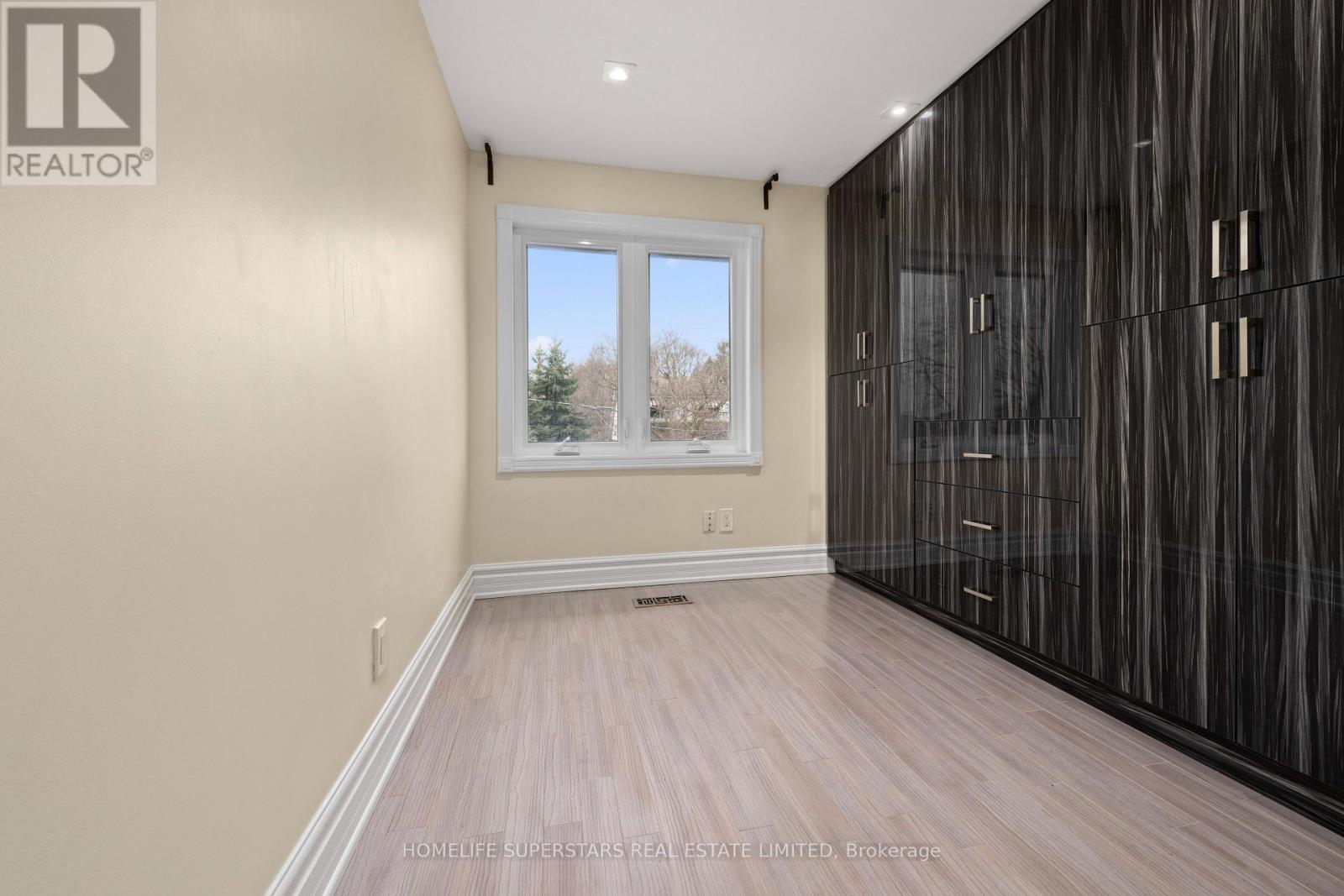 5 Aldgate Avenue, Toronto, Ontario  M8Y 3L4 - Photo 17 - W12212750