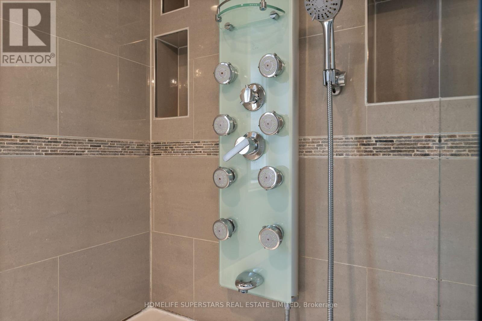 5 Aldgate Avenue, Toronto, Ontario  M8Y 3L4 - Photo 19 - W12212750