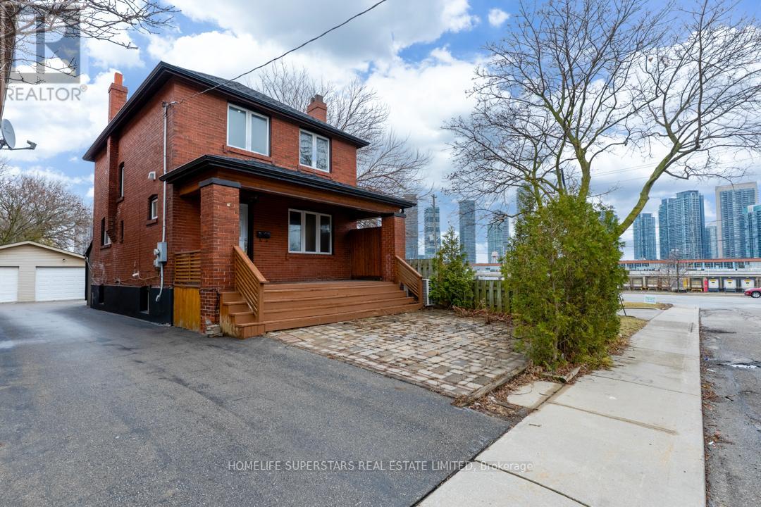 5 Aldgate Avenue, Toronto, Ontario  M8Y 3L4 - Photo 2 - W12212750