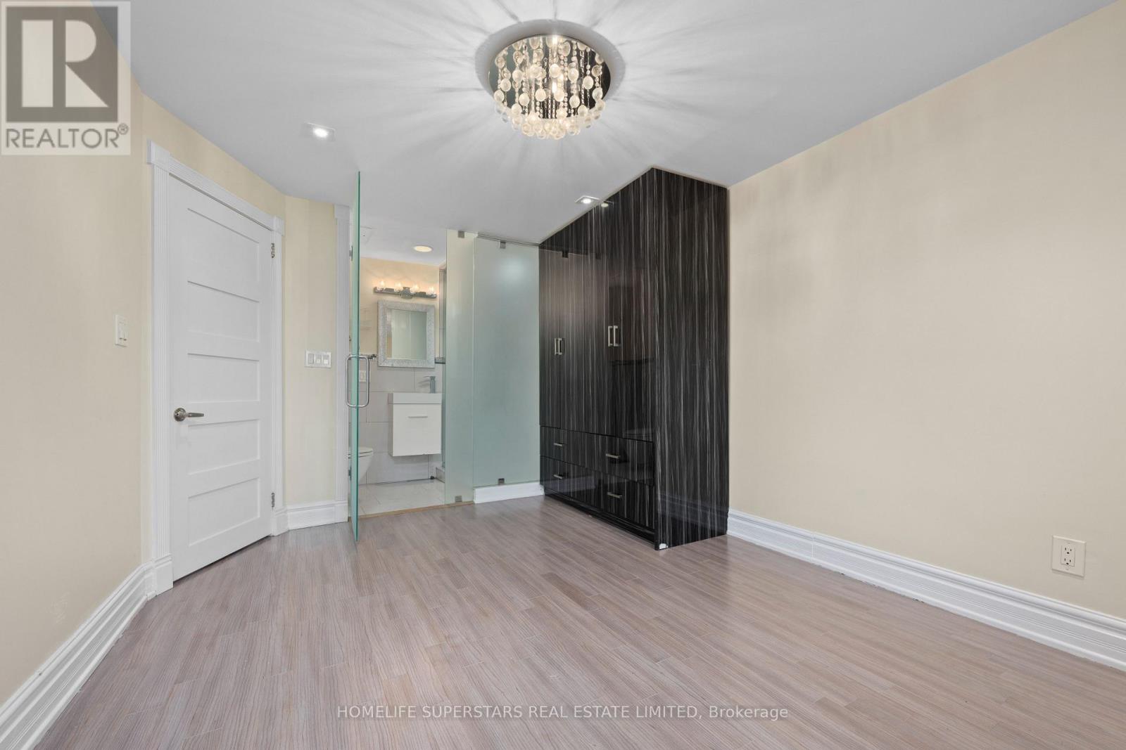 5 Aldgate Avenue, Toronto, Ontario  M8Y 3L4 - Photo 21 - W12212750