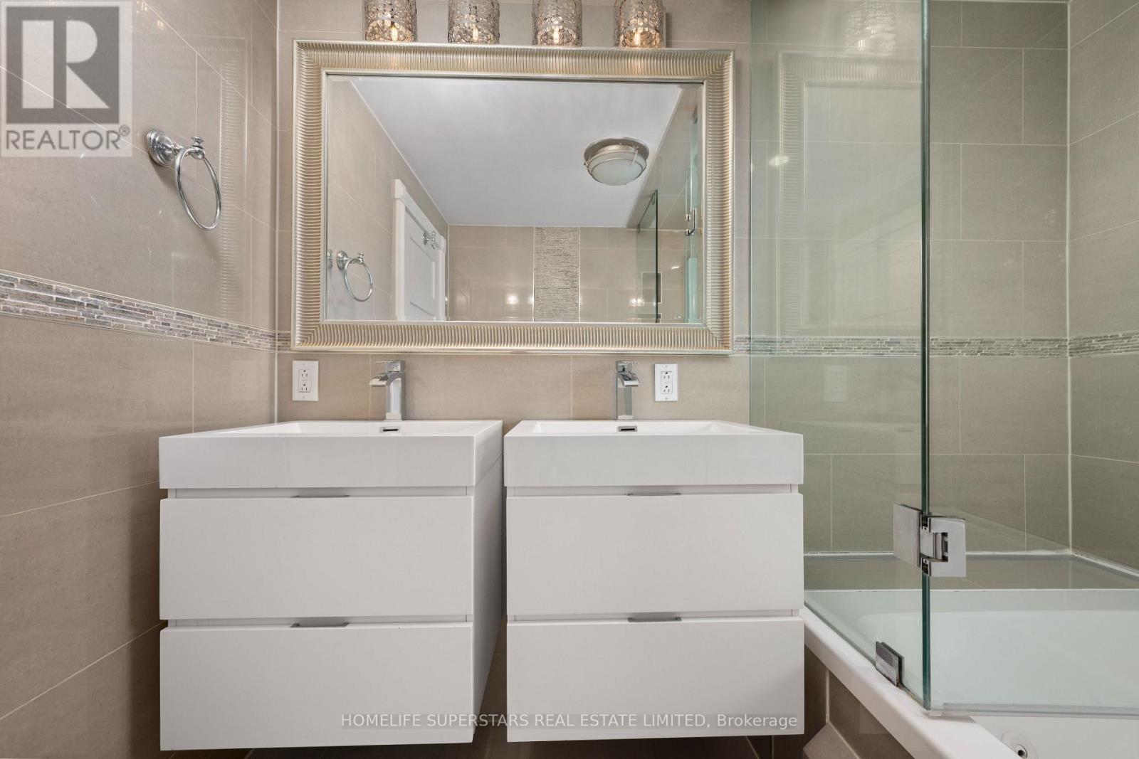 5 Aldgate Avenue, Toronto, Ontario  M8Y 3L4 - Photo 24 - W12212750
