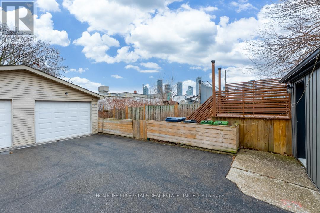 5 Aldgate Avenue, Toronto, Ontario  M8Y 3L4 - Photo 27 - W12212750