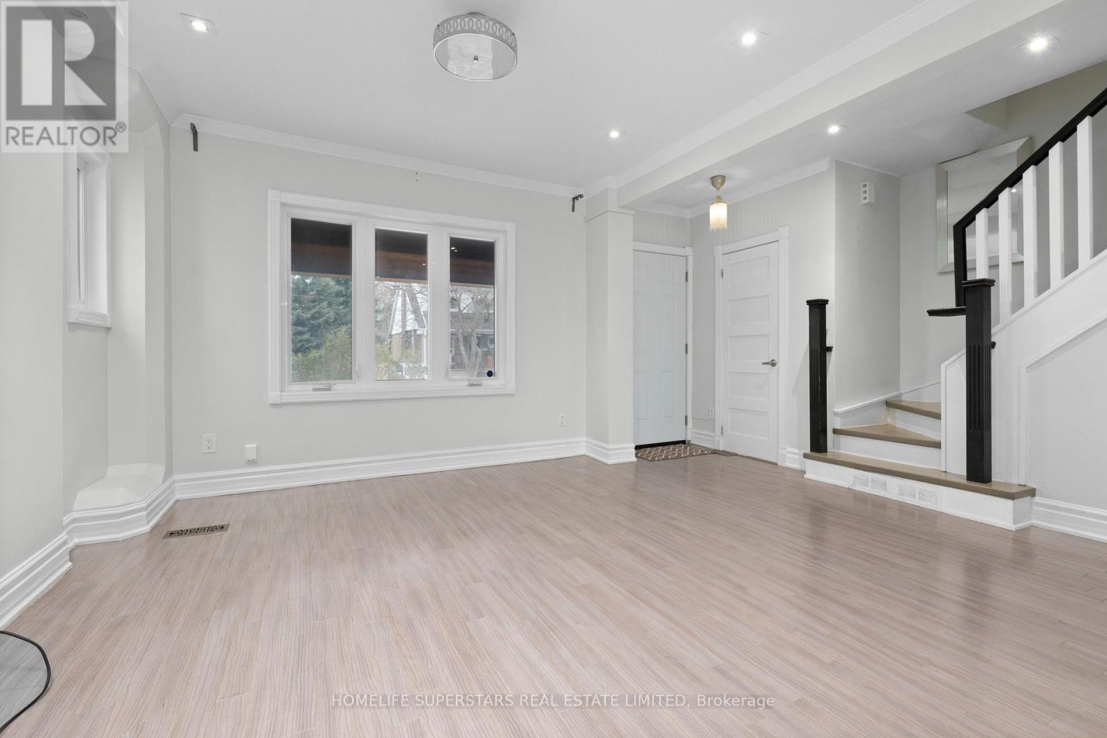 5 Aldgate Avenue, Toronto, Ontario  M8Y 3L4 - Photo 4 - W12212750