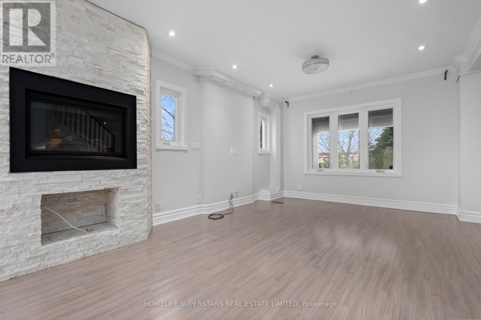 5 Aldgate Avenue, Toronto, Ontario  M8Y 3L4 - Photo 6 - W12212750