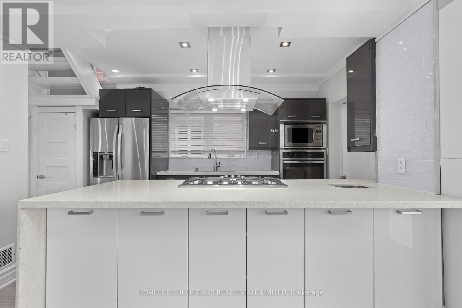 5 Aldgate Avenue, Toronto, Ontario  M8Y 3L4 - Photo 8 - W12212750