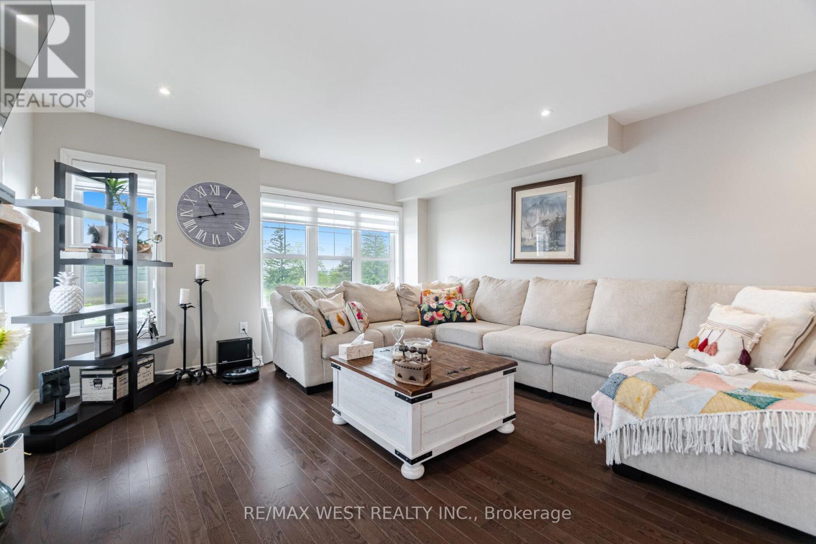 70 Hogan Manor Drive, Brampton, Ontario  L7A 4V3 - Photo 10 - W12212757
